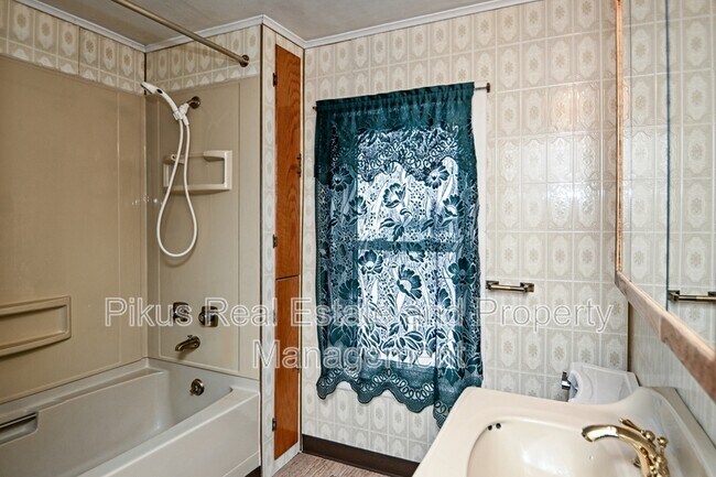 Building Photo - 2227 New Milford Rd