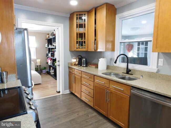 Building Photo - 6421 Inwood Dr