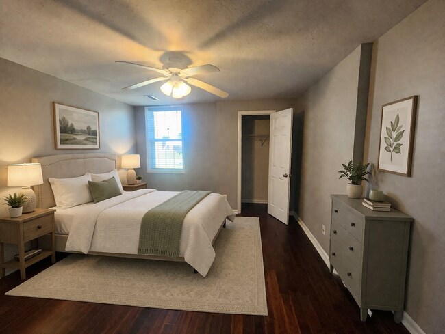 Building Photo - $2500 - 5 Bedrooms 3 Baths + Bonus Room