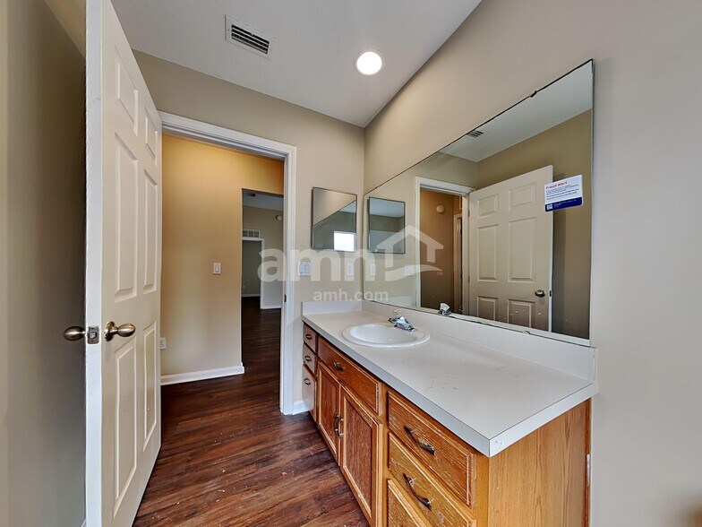 Building Photo - 8227 Stelling Dr