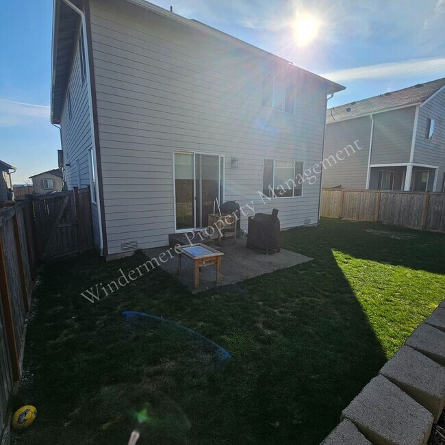 Building Photo - Spacious 4 Bedroom Home with Gas Fireplace, Office Space & 2-Car Garage!