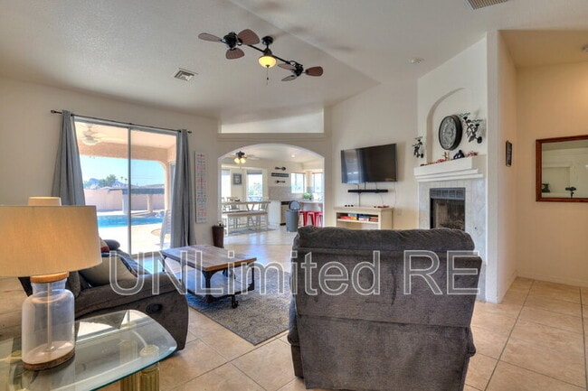 Building Photo - 304 Acoma Blvd S