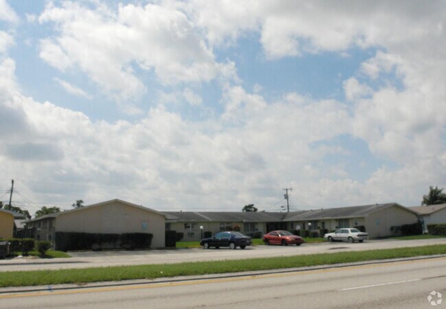 Building Photo - 7624 Pembroke Rd