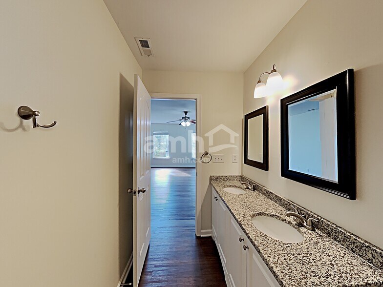 Building Photo - 10916 Slalom Hill Rd