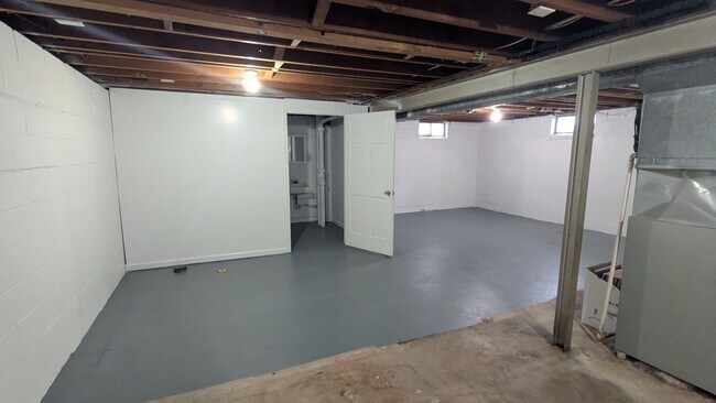 Building Photo - 3 bedroom, 2 bath home in Waterloo