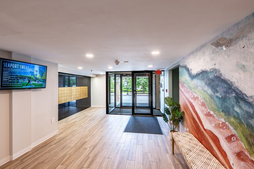 Building Photo - Broadway250