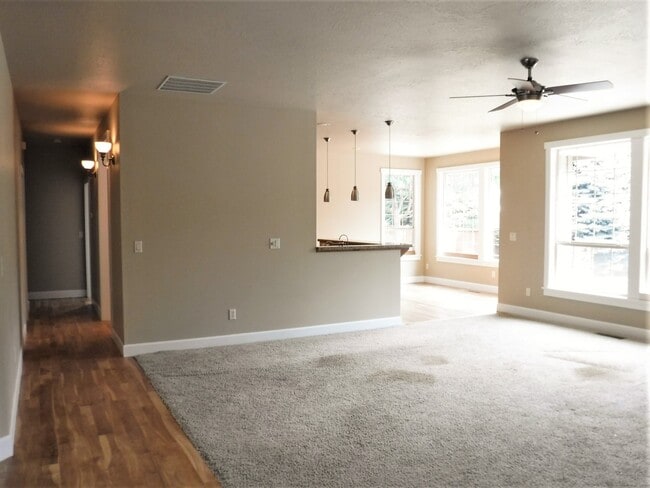 Building Photo - The perfect Eagle home with 3 bed, 3 bath,...