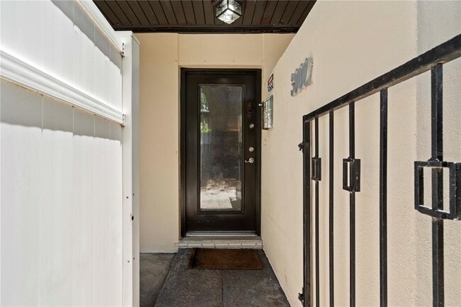 Building Photo - 3002 W De Leon St