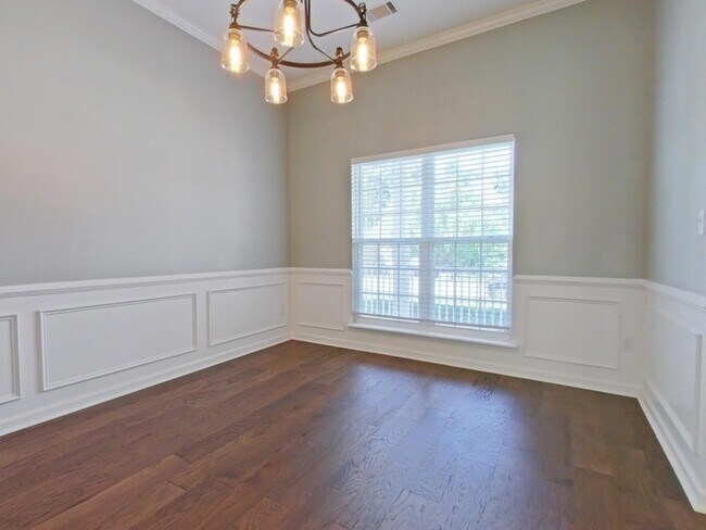 Building Photo - 304 Farmington Dr