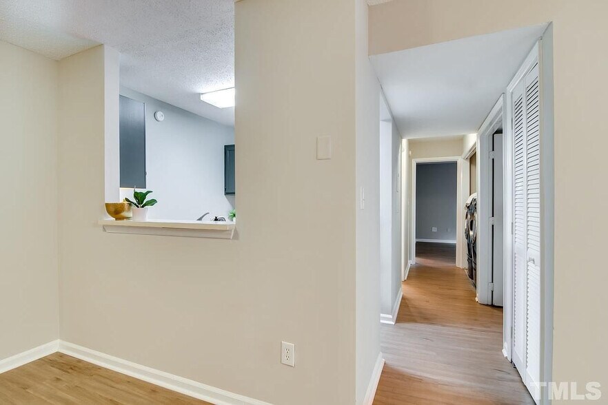 Building Photo - Room in Condo on Audubon Lake Dr
