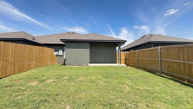 Building Photo - 11517 University Dr