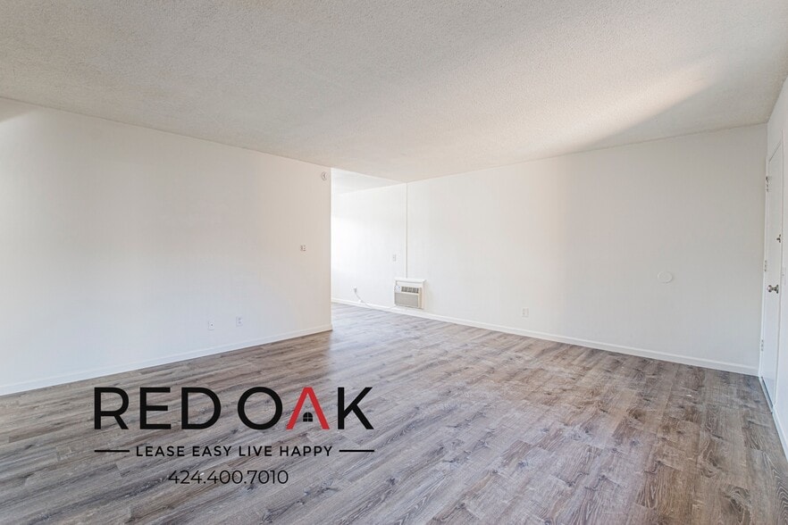 Building Photo - 531 E Chevy Chase Dr