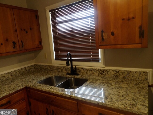 Building Photo - 5261 Heather Ln