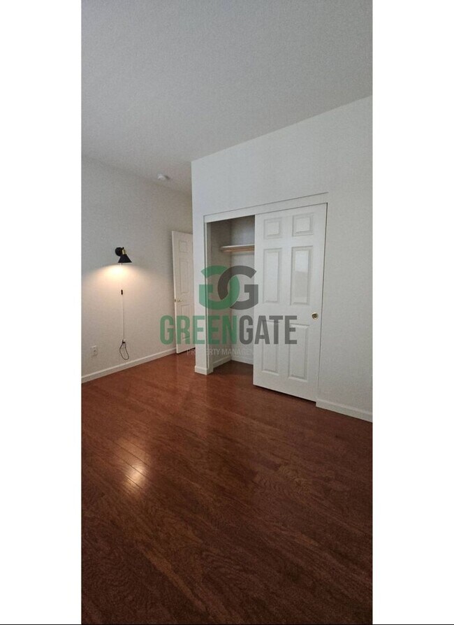 Building Photo - Available Now! 3 Bedroom 2 Bath Spacious Home in Tracy!!