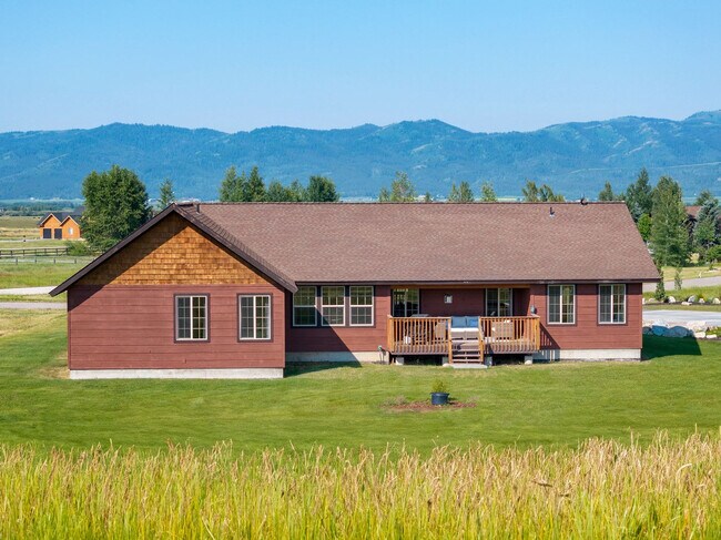 Building Photo - 1054 Canoe Loop