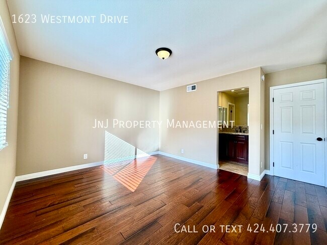 Building Photo - 1623 Westmont Dr