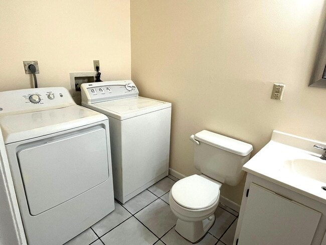 Building Photo - 4105 Inlet Cir