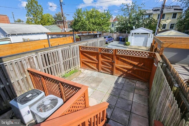 Building Photo - 119 N Peyton St