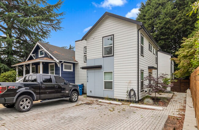 Building Photo - 11517 5th Ave NE