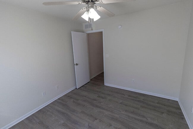 Building Photo - 5000 Derby Ridge Dr