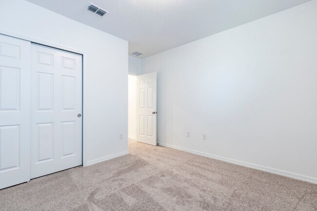 Building Photo - 4/3  Lawson Dunes in Haines City