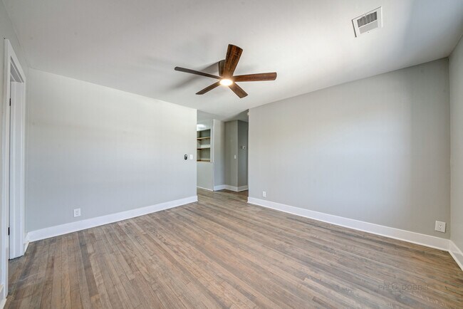 Building Photo - 201 S Main St