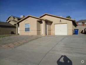 Building Photo - "Charming 3-Bed, 2-Bath Haven on Mesquite ...