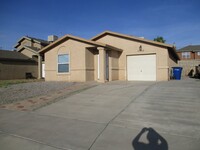 Building Photo - "Charming 3-Bed, 2-Bath Haven on Mesquite ...