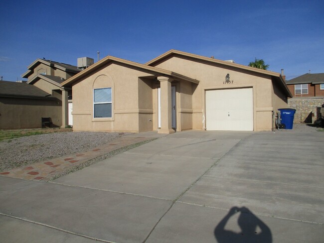 Primary Photo - "Charming 3-Bed, 2-Bath Haven on Mesquite ...