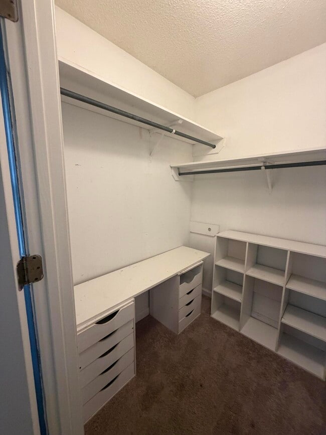 Building Photo - 720 Marigold St