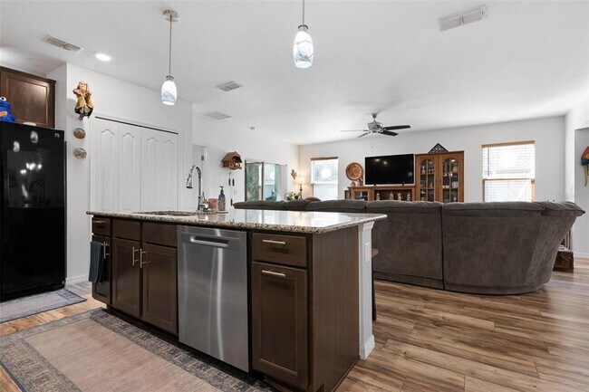 Building Photo - 25901 Aysen Dr