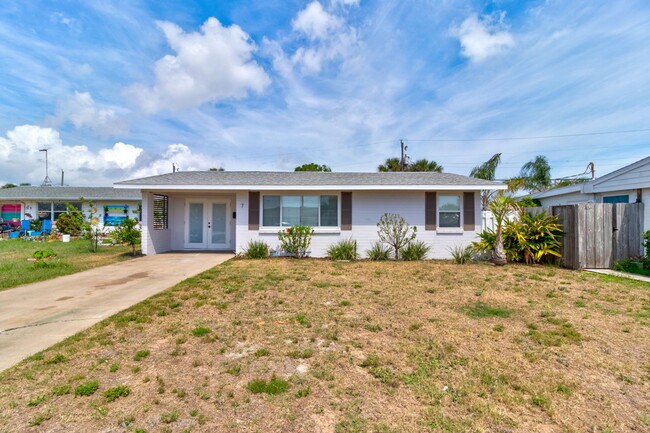 Primary Photo - Charming Beachside Bungalow