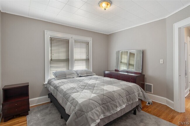 Building Photo - 967 Wadsworth St