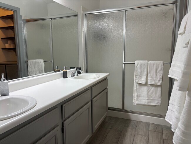 Building Photo - 6101 Wild Berry Dr