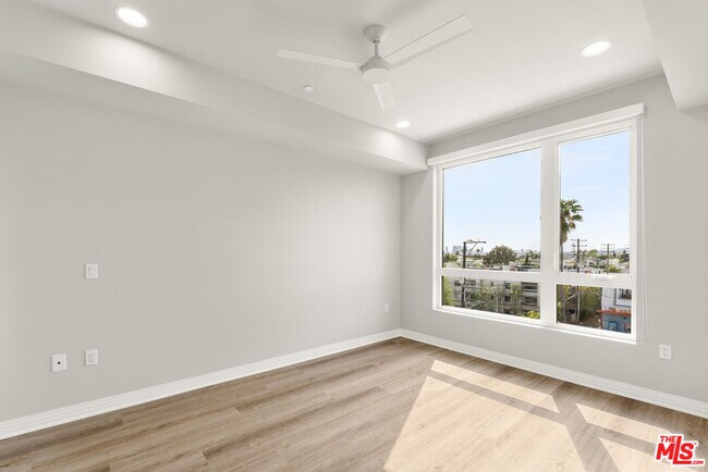 Building Photo - 7428 Santa Monica Blvd