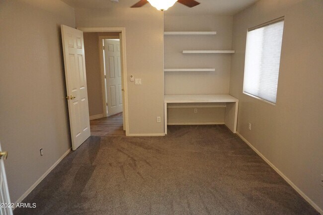 Building Photo - 2046 N Parish Ln