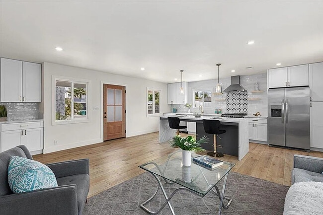 Building Photo - 2612 Davis Ave