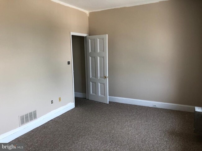 Building Photo - 1906 Fairmount Ave