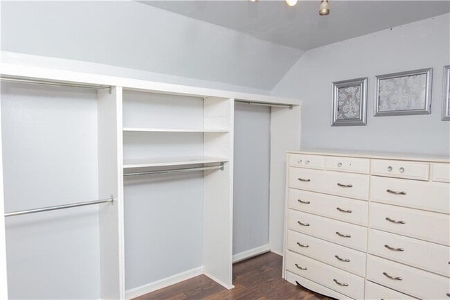 Building Photo - 118 Fox Run Dr