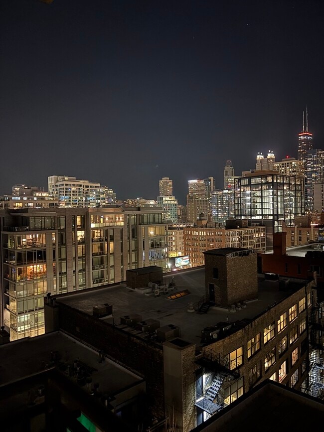 Building Photo - 400 W Ontario St