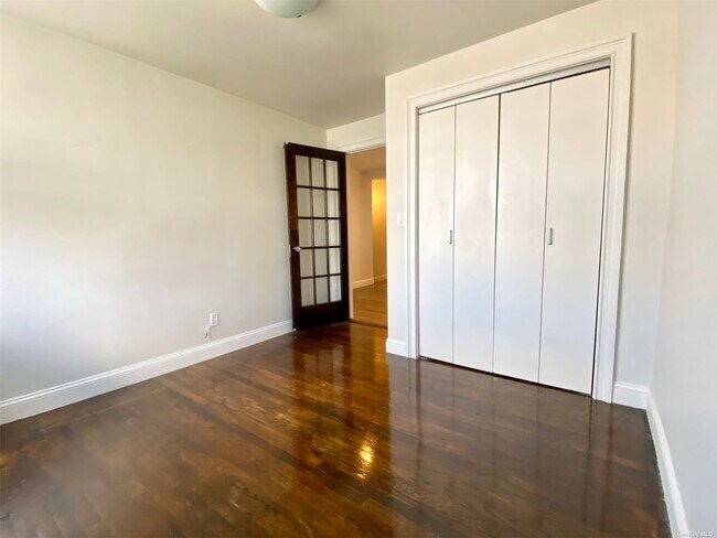 Building Photo - 20-33-33 32nd St