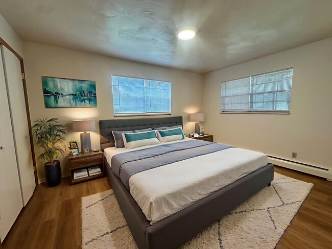 Building Photo - MOVE IN SPECIAL! 1/2 OFF 1ST MONTH’s RENT!...