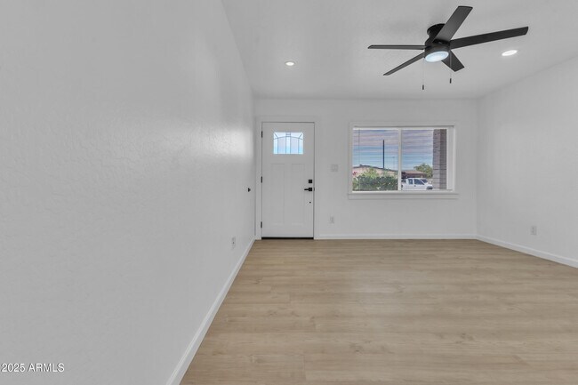 Building Photo - 931 S Toltec