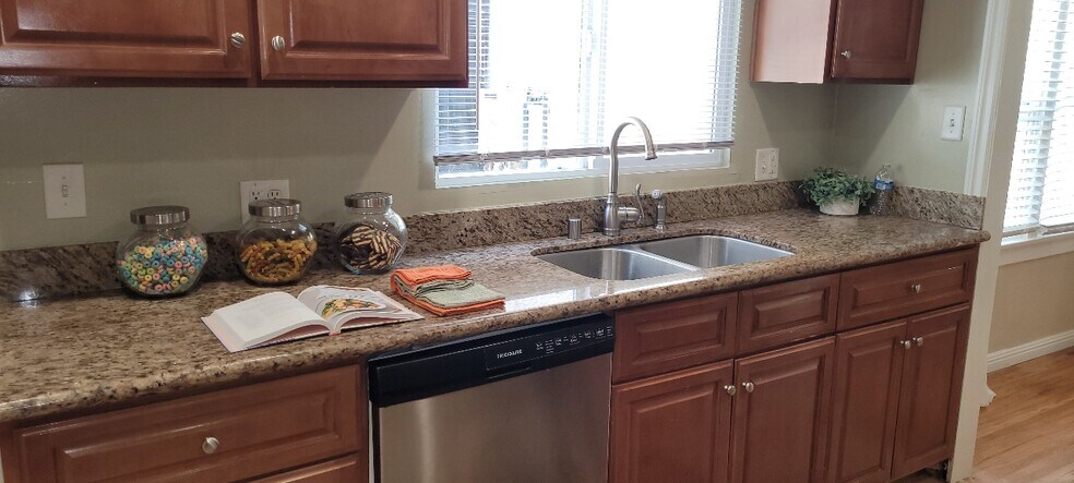 kitchen w sink - 1357 S Orange Dr