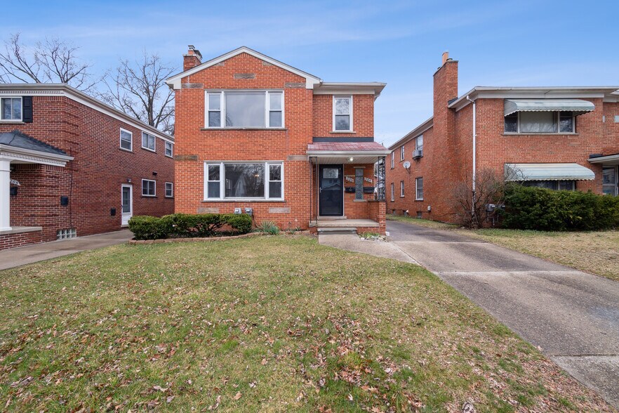 Front view of property - 204 Catalpa Dr