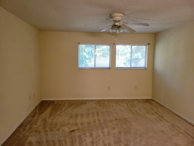 Building Photo - 1635 58th Terrace S