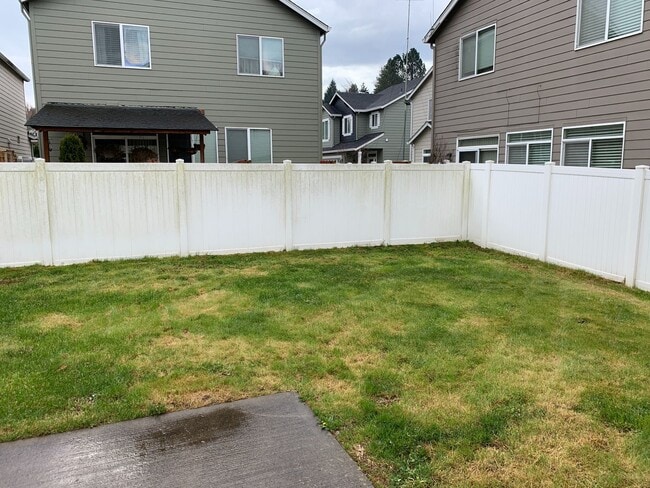 Building Photo - DON'T MISS THIS ONE...  - Quiet, 4 bedroom...