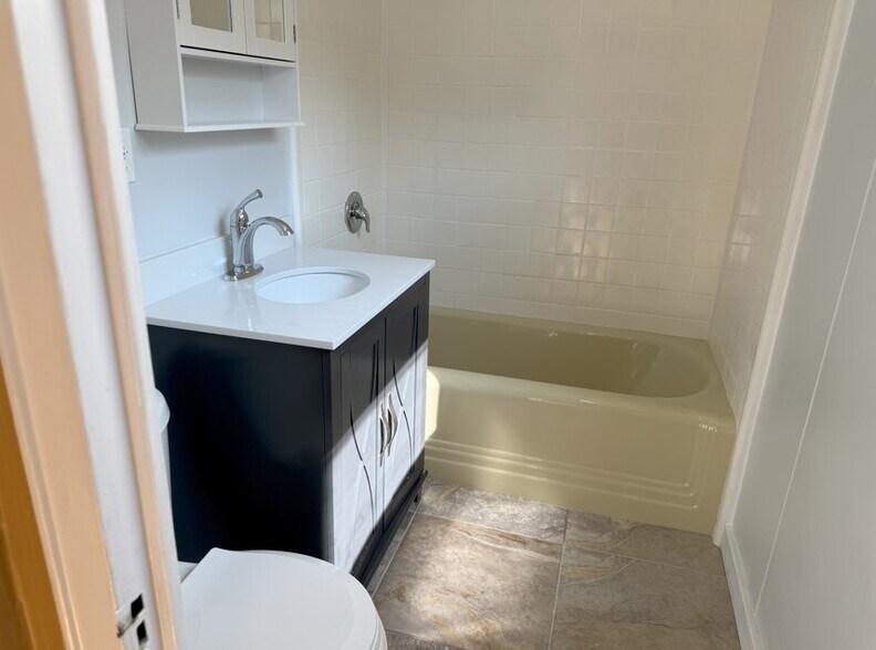 Second Floor Bath - 1013 Overbrook Rd