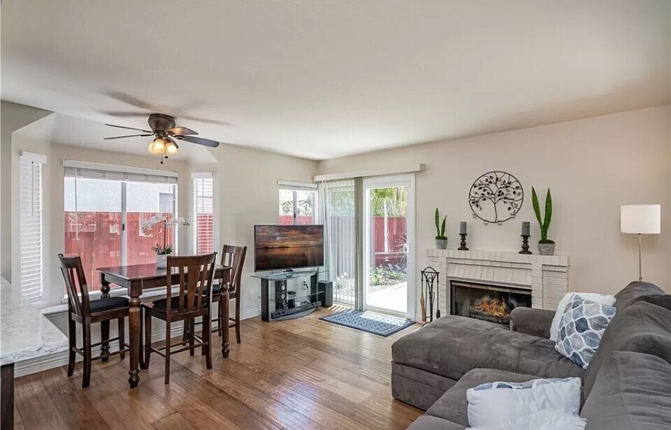 Building Photo - 7944 E Deerfield Ln