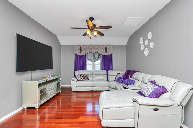 Building Photo - 7410 Lake Run Ln